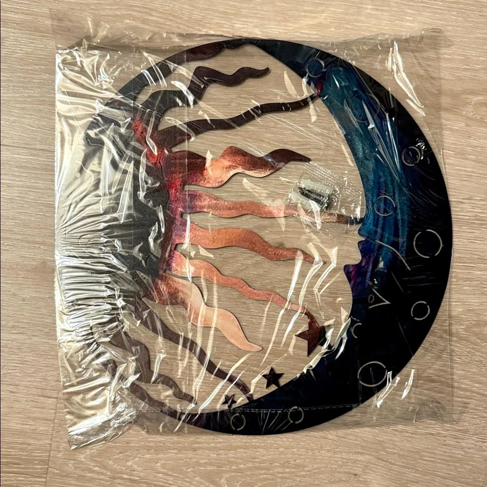 Metal Cut-Out Sun and Moon Decor NEW 🏷️